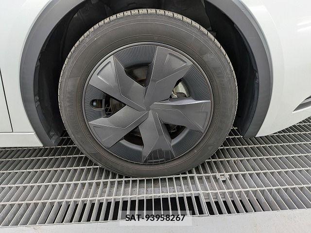 Toyota PRIUS 2023-06 8881677-7
