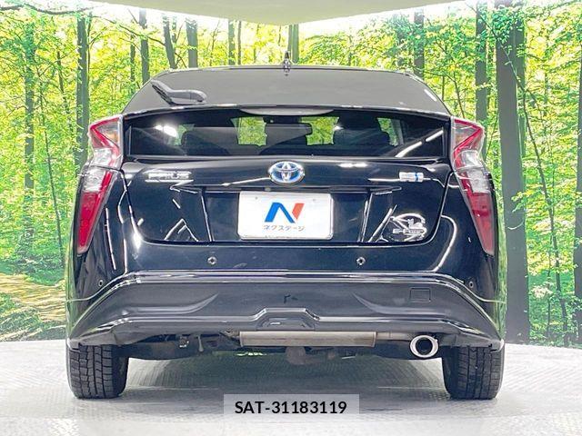 Toyota PRIUS 2016-05 8881681-15