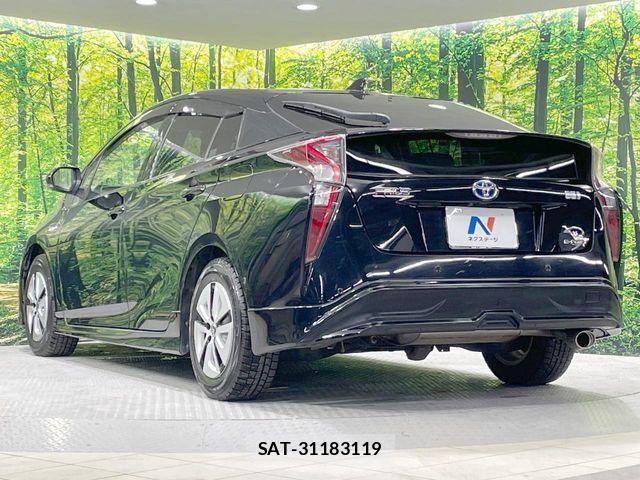 Toyota PRIUS 2016-05 8881681-17
