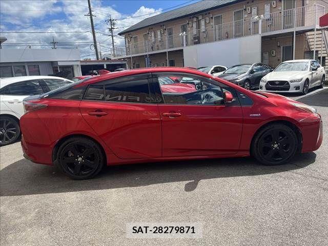 Toyota PRIUS 2016-06 8881684-15