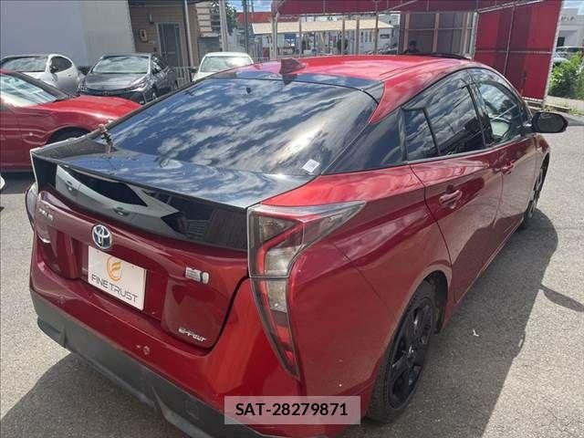 Toyota PRIUS 2016-06 8881684-16