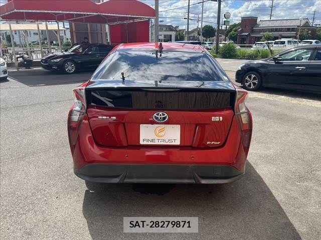 Toyota PRIUS 2016-06 8881684-17