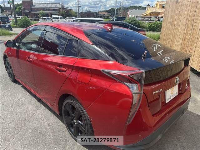 Toyota PRIUS 2016-06 8881684-18