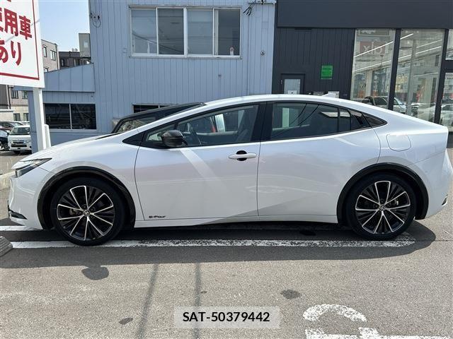 Toyota PRIUS 2023-02 8881678-9