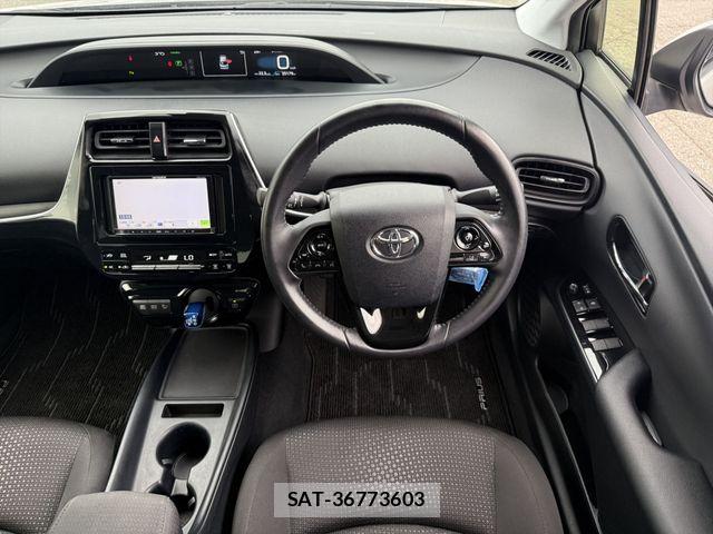 Toyota PRIUS 2019-08 8881680-12