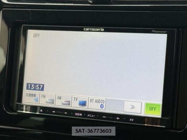 Toyota PRIUS 2019-08 8881680-17