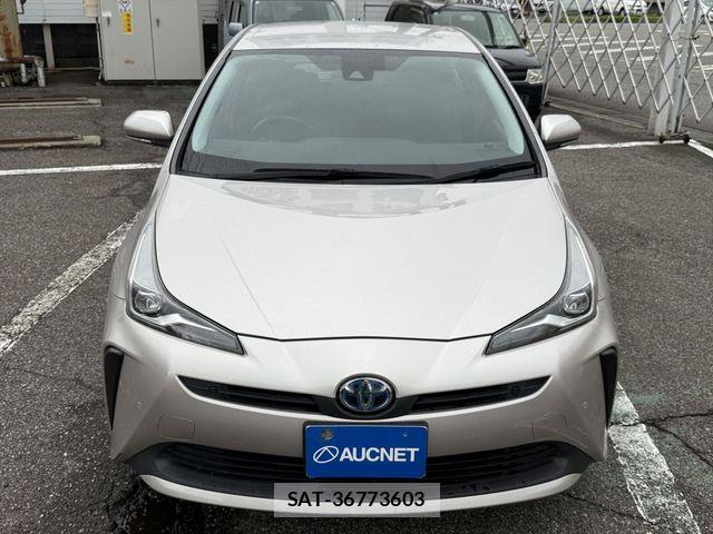 Toyota PRIUS 2019-08 8881680-1