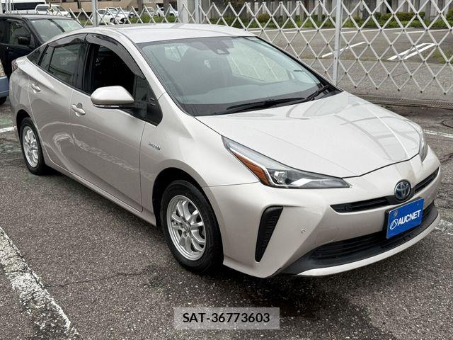 Toyota PRIUS 2019-08 8881680-2