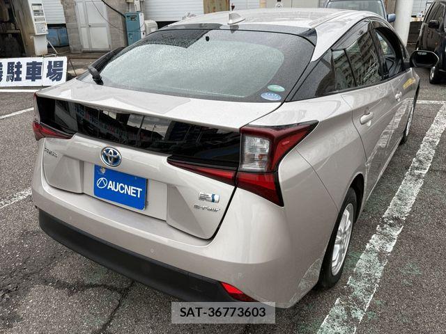 Toyota PRIUS 2019-08 8881680-4