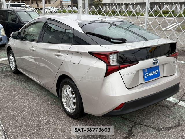 Toyota PRIUS 2019-08 8881680-6