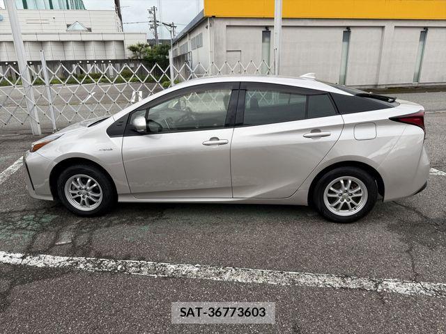 Toyota PRIUS 2019-08 8881680-7