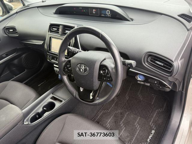 Toyota PRIUS 2019-08 8881680-8