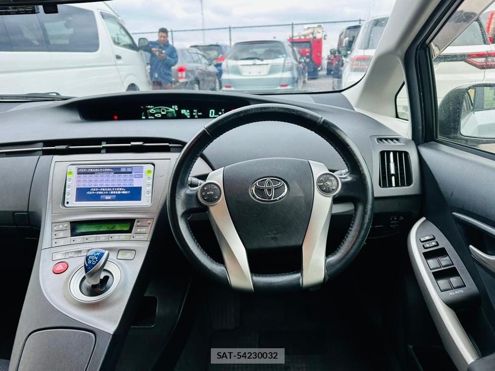 Toyota PRIUS 2012 6904588-13