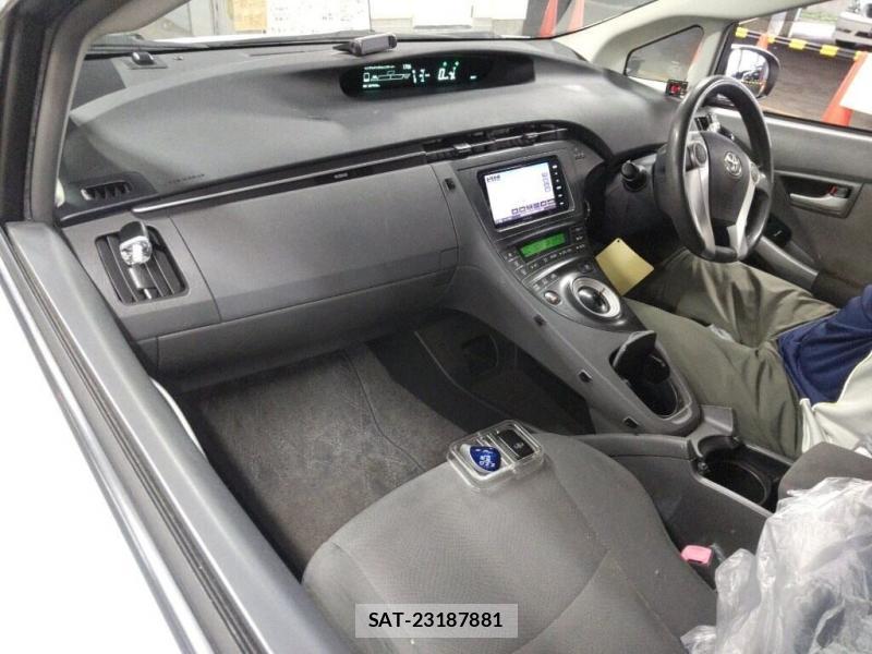Toyota PRIUS 2010-06 7613152-4