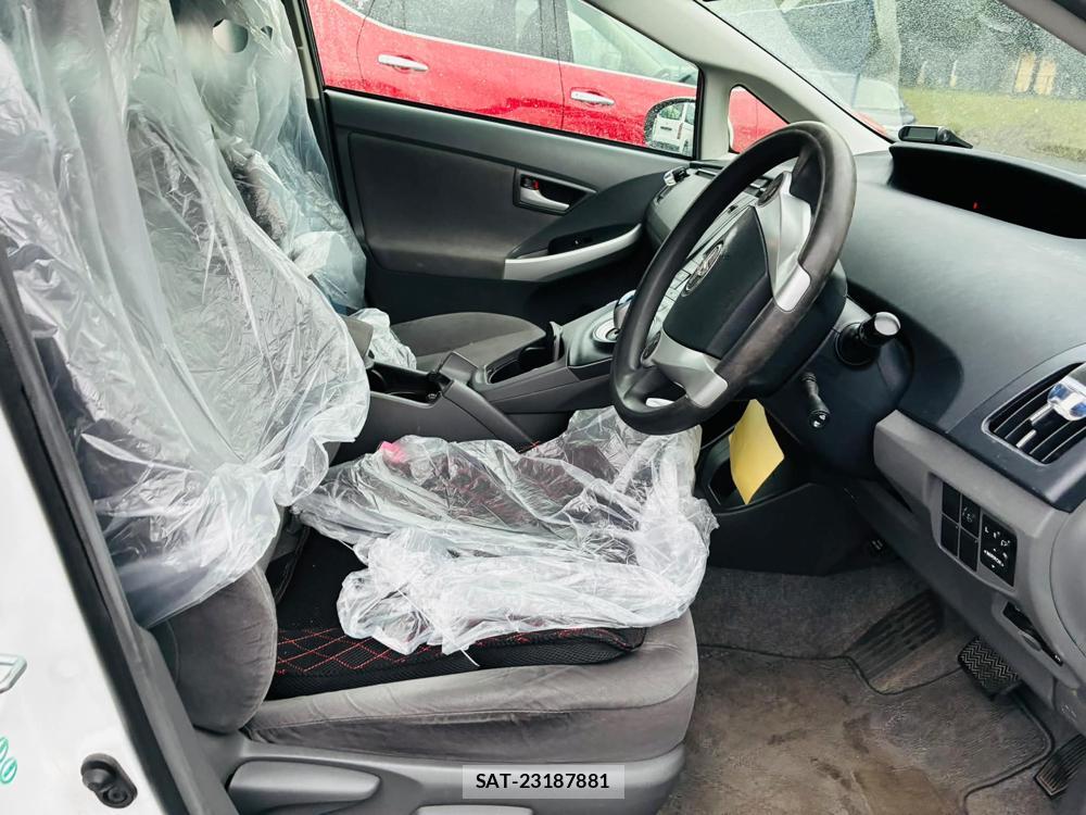 Toyota PRIUS 2010-06 7613152-11