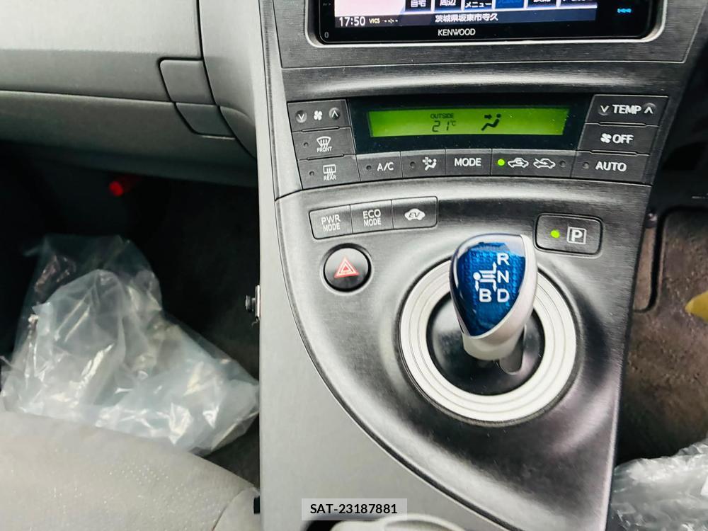 Toyota PRIUS 2010-06 7613152-18