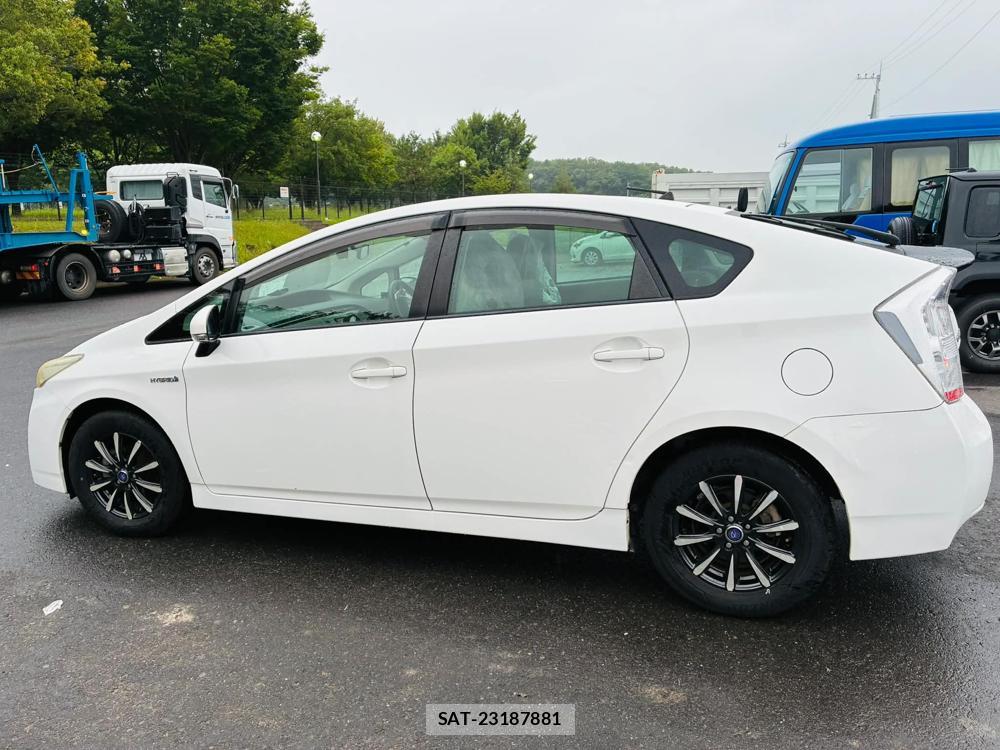 Toyota PRIUS 2010-06 7613152-1