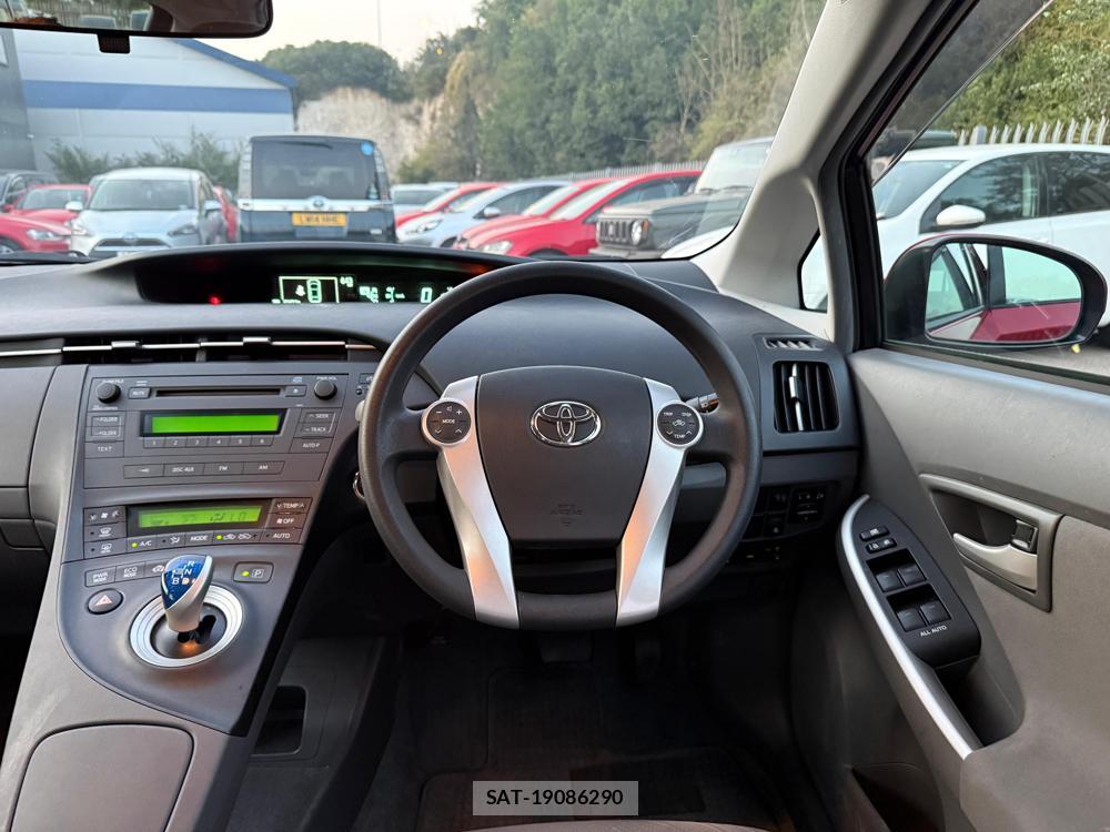Toyota PRIUS 2011-02 1797340-13