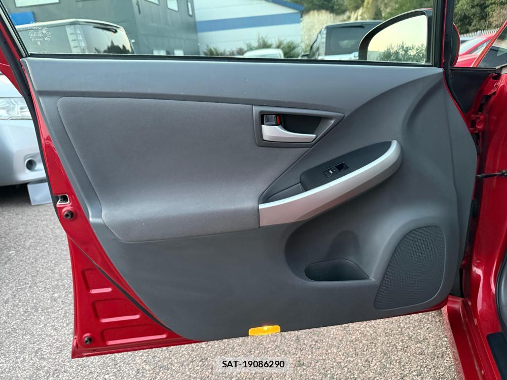 Toyota PRIUS 2011-02 1797340-27