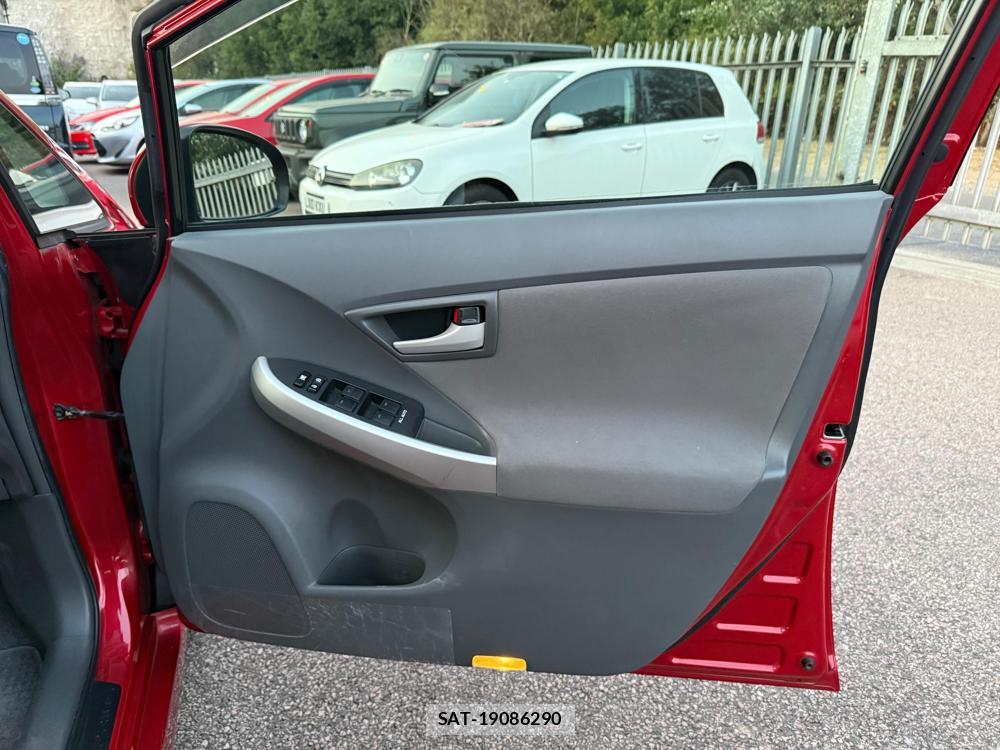 Toyota PRIUS 2011-02 1797340-30
