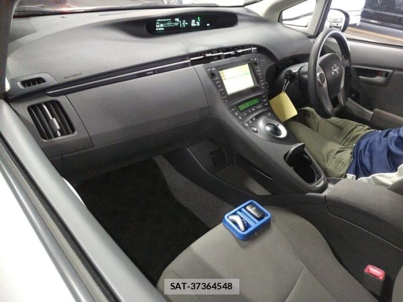 Toyota  2011-06 8112290-4