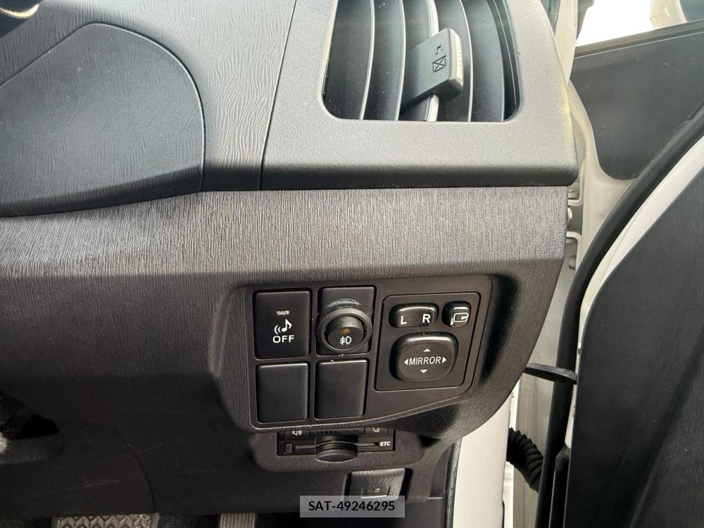 Toyota PRIUS 2012-03 1797345-21
