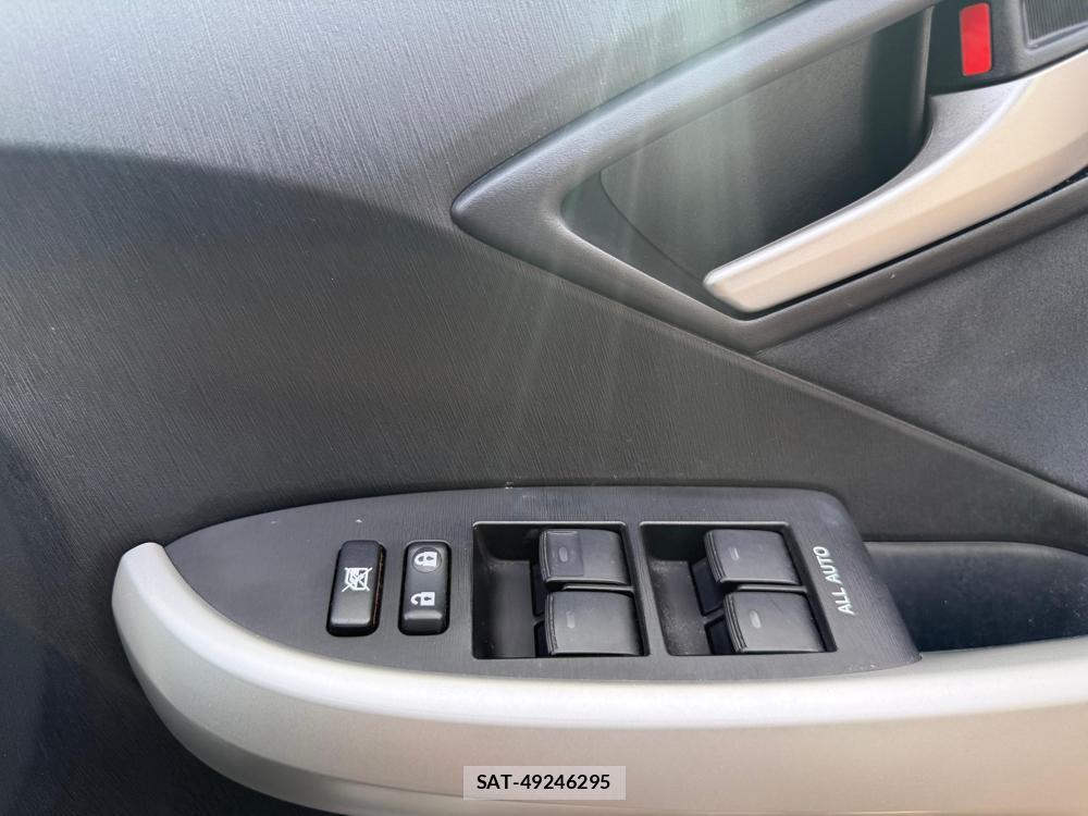 Toyota PRIUS 2012-03 1797345-24