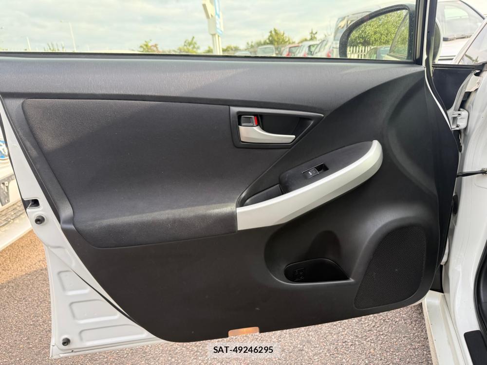 Toyota PRIUS 2012-03 1797345-26