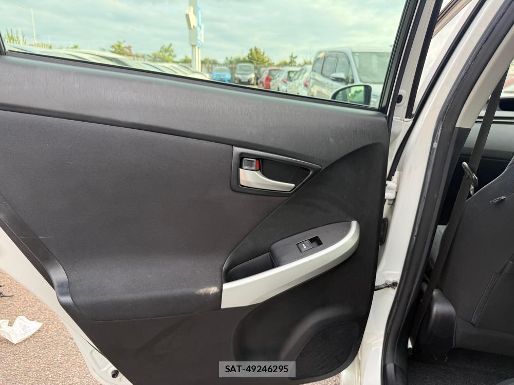 Toyota PRIUS 2012-03 1797345-27