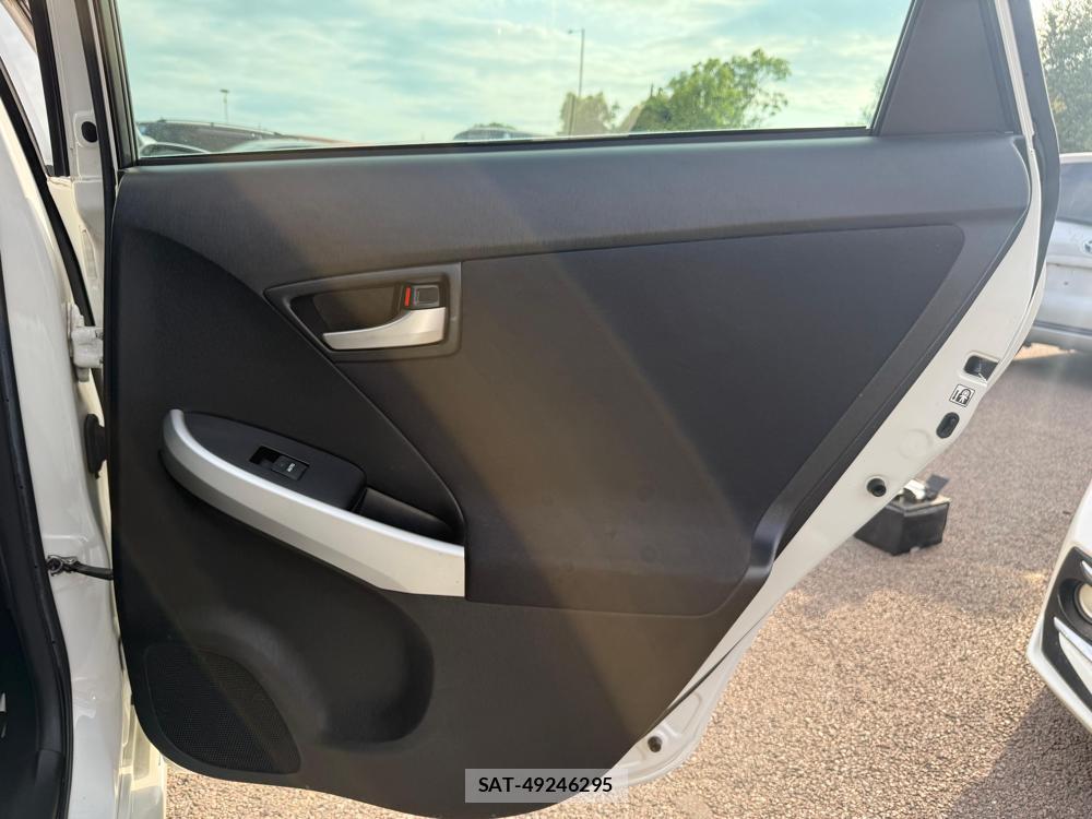 Toyota PRIUS 2012-03 1797345-28