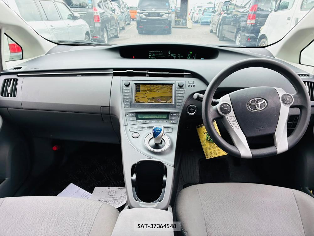 Toyota PRIUS 2011-06 8112290-12