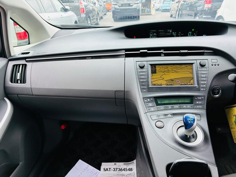 Toyota PRIUS 2011-06 8112290-16