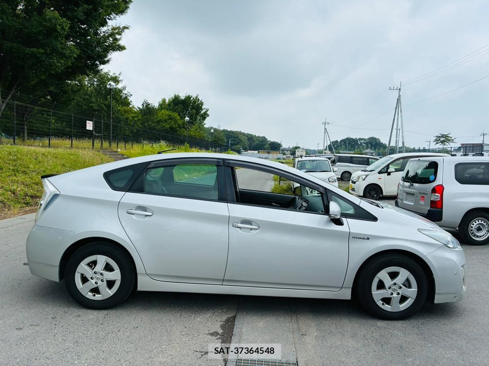 Toyota PRIUS 2011-06 8112290-5