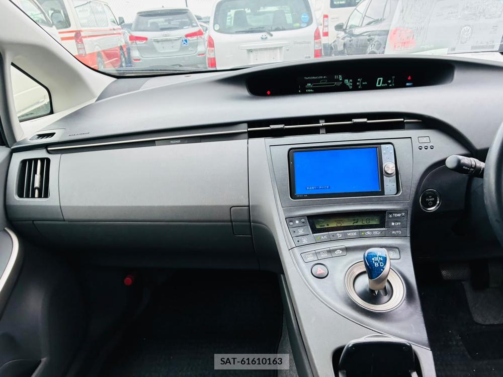 Toyota PRIUS 2011/07 8173291-16