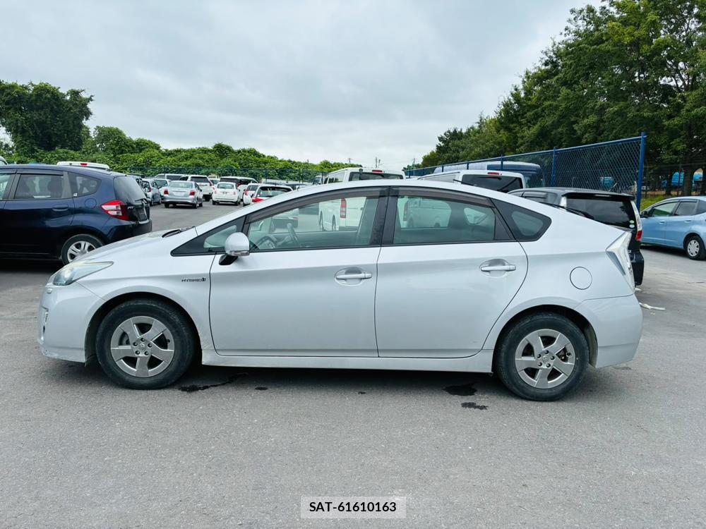 Toyota PRIUS 2011/07 8173291-1