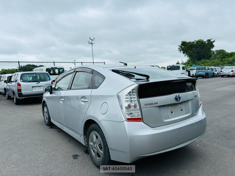 Toyota PRIUS 2011/07 8173291-2
