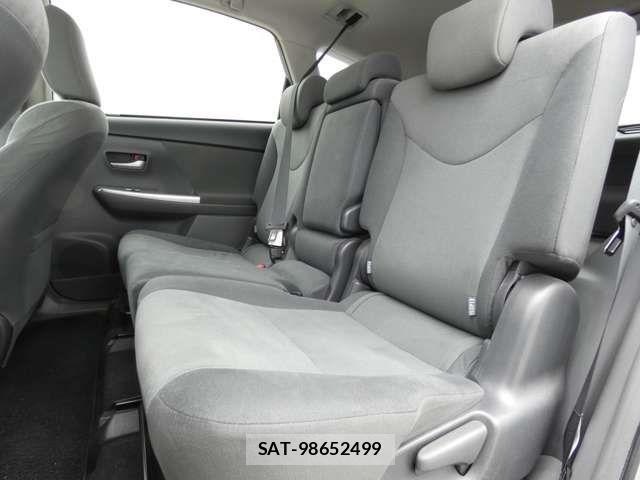 Toyota PRIUS ALPHA 2011-12 744362-9