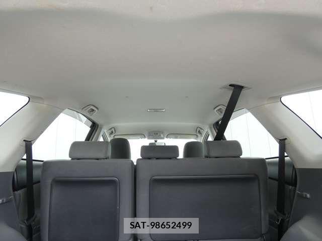 Toyota PRIUS ALPHA 2011-12 744362-10