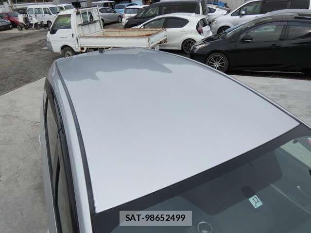 Toyota PRIUS ALPHA 2011-12 744362-11