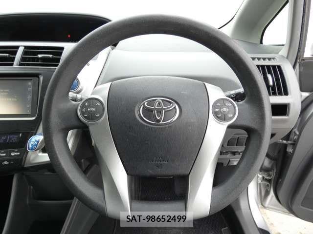 Toyota PRIUS ALPHA 2011-12 744362-12