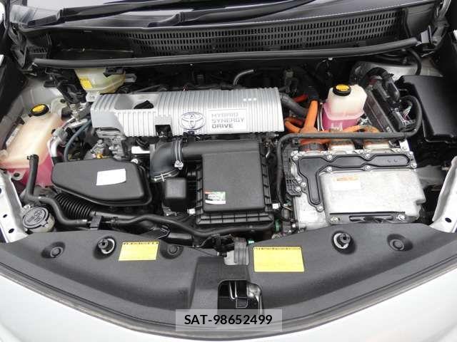 Toyota PRIUS ALPHA 2011-12 744362-15