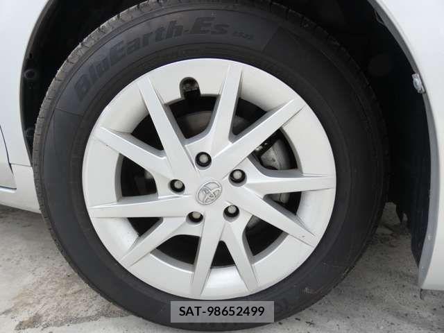 Toyota PRIUS ALPHA 2011-12 744362-16