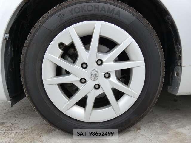Toyota PRIUS ALPHA 2011-12 744362-19