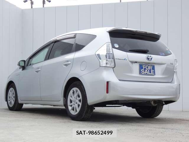 Toyota PRIUS ALPHA 2011-12 744362-5