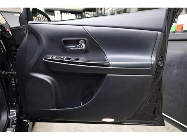 Toyota PRIUS ALPHA 2018-08 3680826-16