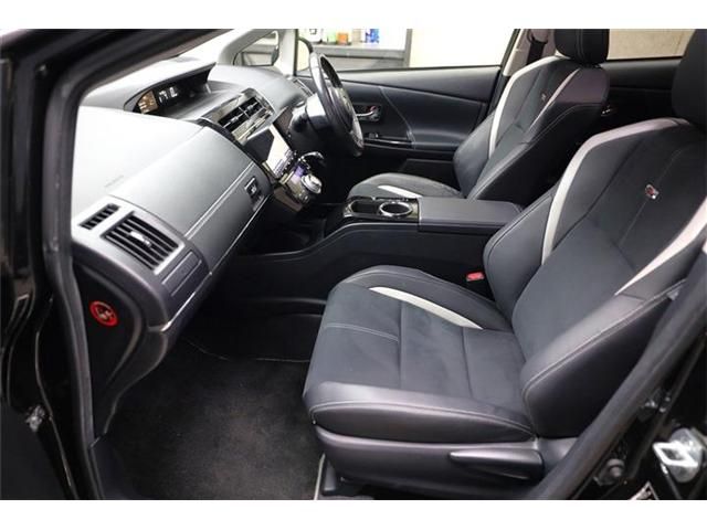 Toyota PRIUS ALPHA 2018-08 3680826-27