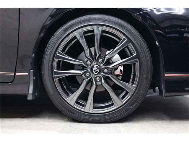 Toyota PRIUS ALPHA 2018-08 3680826-2