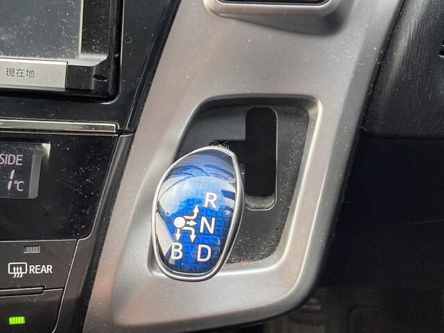 Toyota PRIUS ALPHA 2015-11 3680835-10