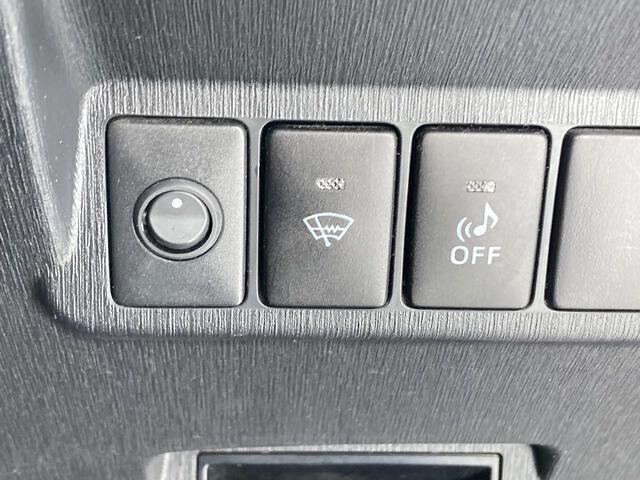 Toyota PRIUS ALPHA 2015-11 3680835-13