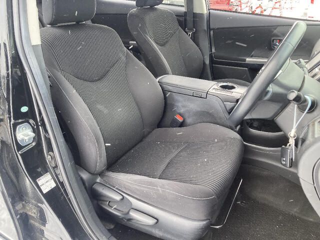 Toyota PRIUS ALPHA 2015-11 3680835-15